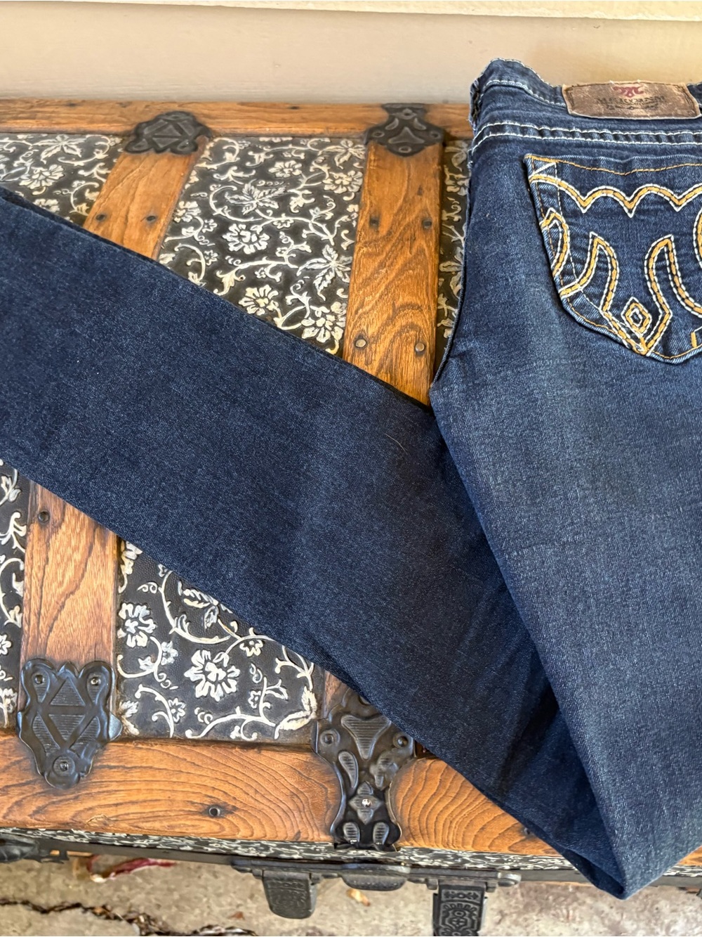 MEK Women's Dark Indigo Skinny Jeans with Embroidered Back Pockets